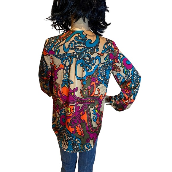Trina Turk Laurynn Surplice Colorful Retro Floral Print Blouse Top Sz Small EUC - Picture 3 of 10